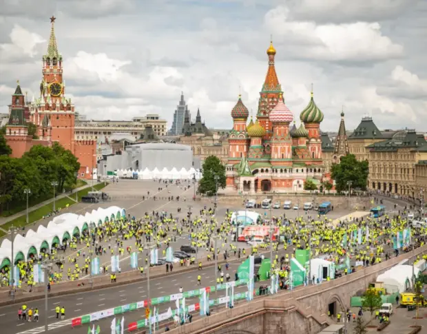 Стартовый городок Зелёного марафона на Красной площади